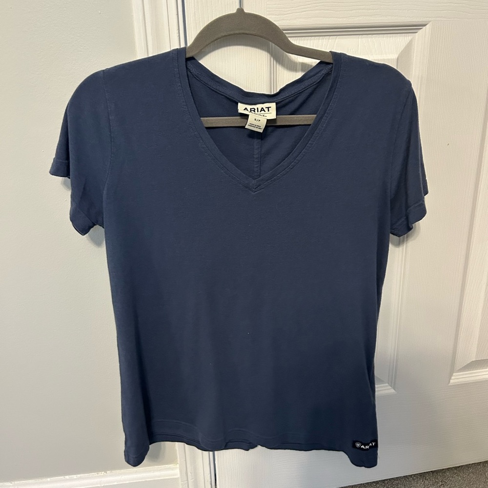 Ariat V-neck Tshirt!